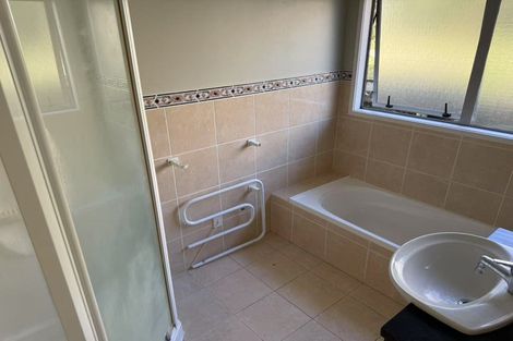 Photo of property in 29 Toledo Avenue, Henderson, Auckland, 0612