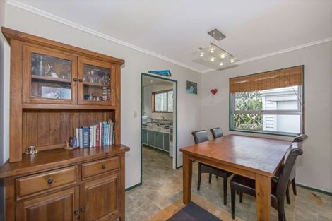 Photo of property in 27 Tramway Road, Beach Haven, Auckland, 0626