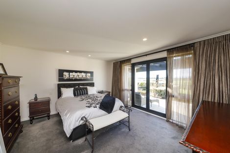 Photo of property in 33 Silkwood Place, Fitzherbert, Palmerston North, 4410