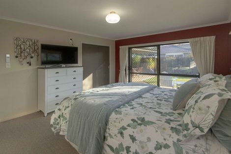 Photo of property in 18 Bishops Close, Greenmeadows, Napier, 4112