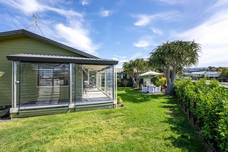 Photo of property in 88 Queens Road, Waikanae Beach, Waikanae, 5036