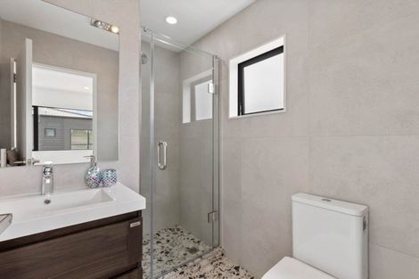 Photo of property in 1/77 Glenmore Road, Sunnyhills, Auckland, 2010