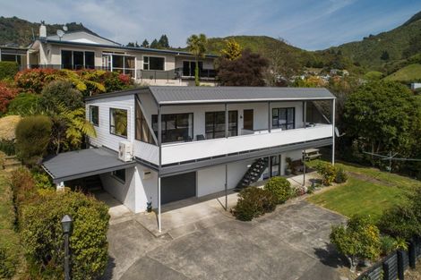 Photo of property in 26 Buller Street, Picton, 7220