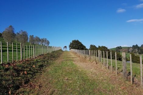 Photo of property in 17 Tamahunga Drive, Matakana, 0985