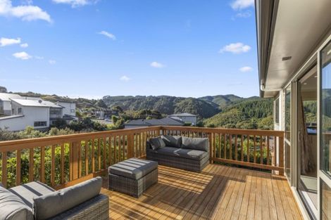 Photo of property in 5 Mcewen Crescent, Riverstone Terraces, Upper Hutt, 5018