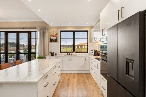 Photo of property in 166 Oriental Parade, Papamoa Beach, Papamoa, 3118