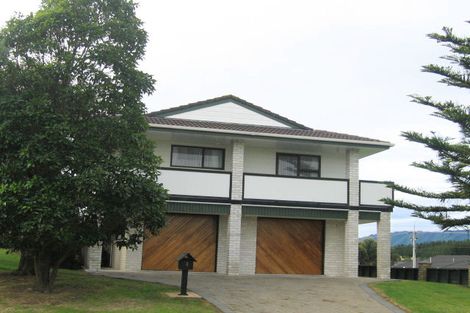 Photo of property in 2 Chilton Drive, Paraparaumu, 5032