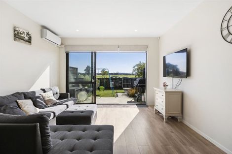 Photo of property in 43 Walsh Road, Papakura, 2110