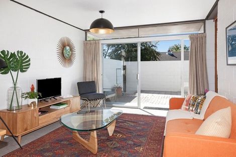 Photo of property in 21 Newbridge Place, Ilam, Christchurch, 8041