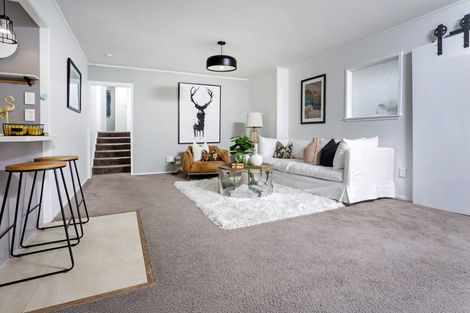 Photo of property in 16 West Glade Crescent, Birkenhead, Auckland, 0626