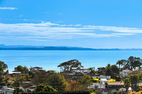Photo of property in 43 Surf Road, Stanmore Bay, Whangaparaoa, 0932