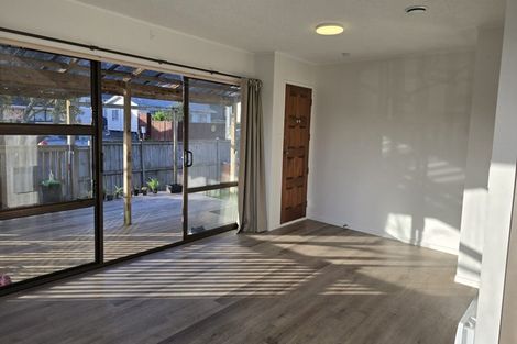 Photo of property in 1/18a Neal Avenue, Glenfield, Auckland, 0629