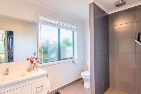 Photo of property in 11 Tauhou Place, Waikanae, 5036