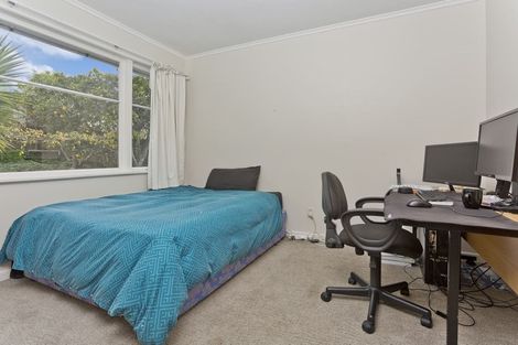 Photo of property in 545 Glenfield Road, Glenfield, Auckland, 0629