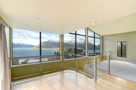 Photo of property in 11 Caples Place, Fernhill, Queenstown, 9300