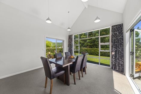 Photo of property in 2 Seagers Close, Kinloch, Taupo, 3377