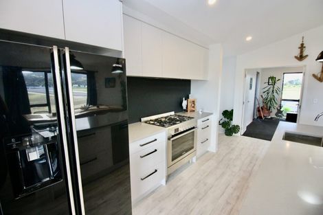 Photo of property in 3 Awatea Drive, Whitianga, 3510