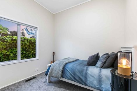 Photo of property in 16 Creamer Avenue, Belmont, Auckland, 0622