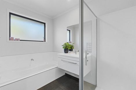 Photo of property in 5 Cessna Lane, Glen Avon, New Plymouth, 4312