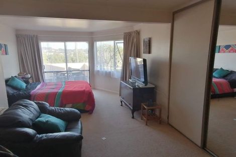 Photo of property in 2 Swann Beach Road, Stanmore Bay, Whangaparaoa, 0932