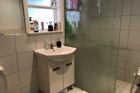 Photo of property in 4 Grande Vue Road, Papatoetoe, Auckland, 2025