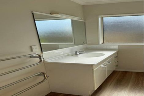 Photo of property in 33 Blue Heron Rise, Stanmore Bay, Whangaparaoa, 0932