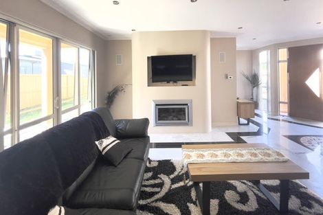 Photo of property in 51a The Esplanade, Eastern Beach, Auckland, 2012