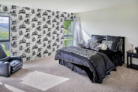 Photo of property in 17 Bowsprit Way, Whitby, Porirua, 5024