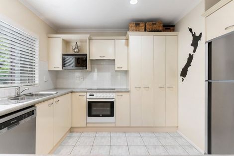 Photo of property in 2/52 Uxbridge Road, Mellons Bay, Auckland, 2014