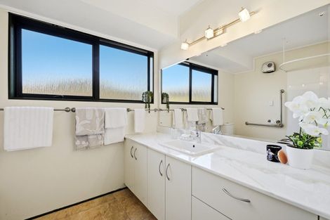 Photo of property in 2/983 Beach Road, Torbay, Auckland, 0630