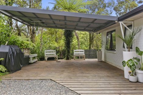 Photo of property in 228 Mountain Road, Henderson Valley, Auckland, 0612