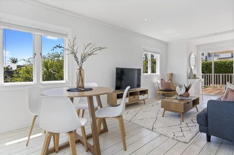 Photo of property in 12 Tindalls Bay Road, Tindalls Beach, Whangaparaoa, 0930