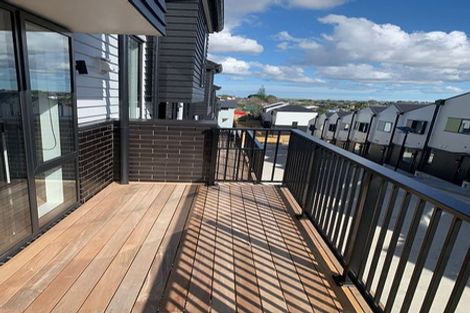 Photo of property in 28 Panoni Lane, Howick, Auckland, 2014
