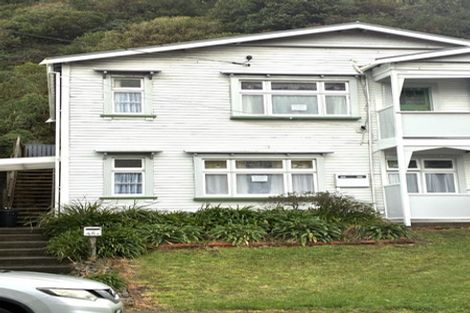 Photo of property in 48 Queens Drive, Lyall Bay, Wellington, 6022