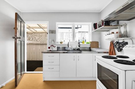 Photo of property in 18a Sylvan Crescent, Te Atatu South, Auckland, 0610