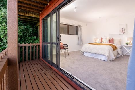 Photo of property in 16 Garden Road, Northland, Wellington, 6012