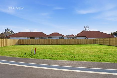 Photo of property in 69 Crofton Road, Harewood, Christchurch, 8051