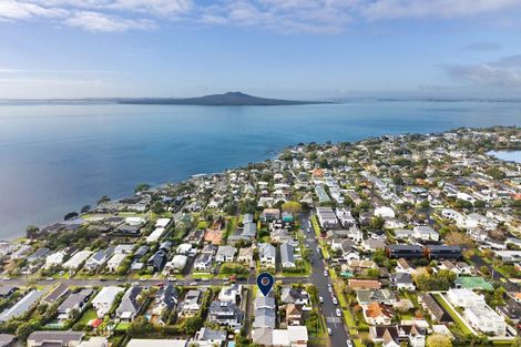 Photo of property in 2/4 Cecil Road, Milford, Auckland, 0620