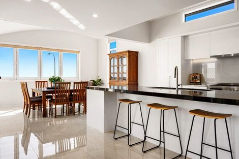 Photo of property in 203 Marine Parade, Mount Maunganui, 3116