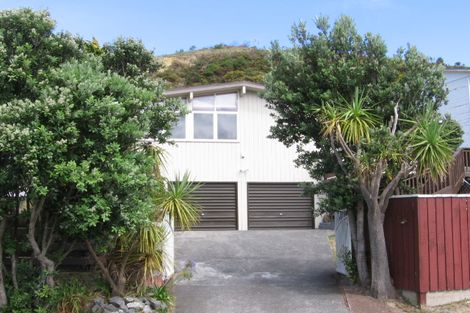 Photo of property in 12 Southern Cross Crescent, Island Bay, Wellington, 6023