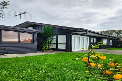 Photo of property in 2/44 Waimumu Road, Massey, Auckland, 0614
