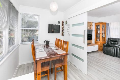 Photo of property in 104 Collins Road, Melville, Hamilton, 3206