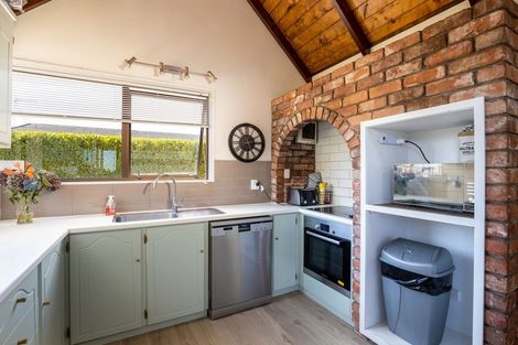 Photo of property in 288e Mangorei Road, Merrilands, New Plymouth, 4312