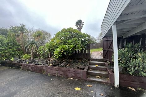 Photo of property in 3 Altair Place, Windsor Park, Auckland, 0632