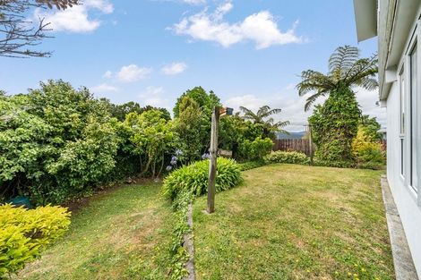 Photo of property in 6 Eastview Grove, Normandale, Lower Hutt, 5010