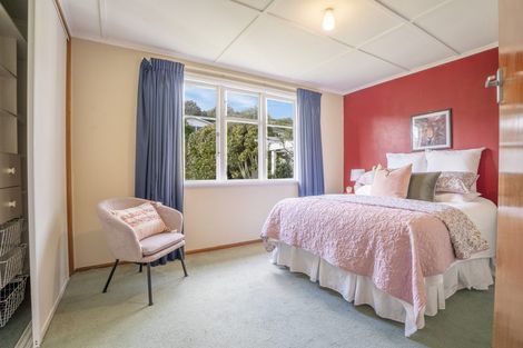 Photo of property in 44 Taylor Terrace, Tawa, Wellington, 5028