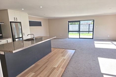 Photo of property in 40 Te Kaeaea Crescent, Wallaceville, Upper Hutt, 5018