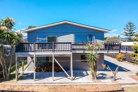 Photo of property in 3 Atua Street, Waikanae Beach, Waikanae, 5036