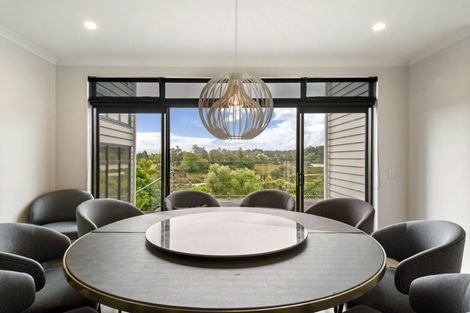 Photo of property in 16 Schopolo Place, Schnapper Rock, Auckland, 0632