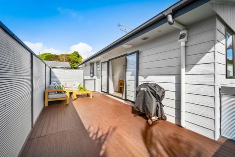 Photo of property in 1/26 Waiora Road, Stanmore Bay, Whangaparaoa, 0932